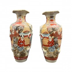 Paire de Vases Satsuma 29 cms Japon debut XXe