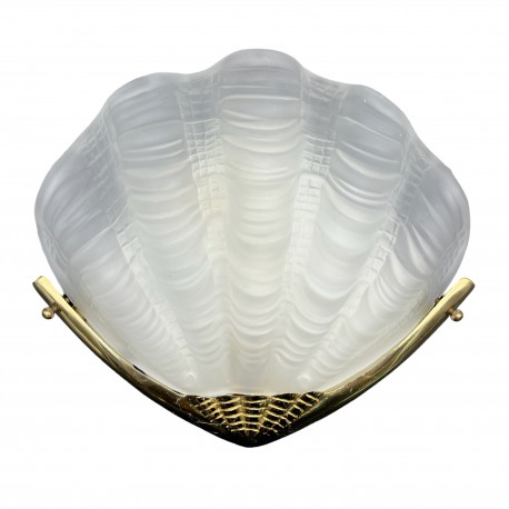 Applique coquillage en laiton doré et verre pressé dépoli style Art Deco