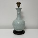 Pied de lampe style asiatique en porcelain céladon sans abat jour.