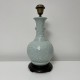 Pied de lampe style asiatique en porcelain céladon sans abat jour.