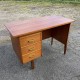 Bureau vintage en bois plaqué style scandinave