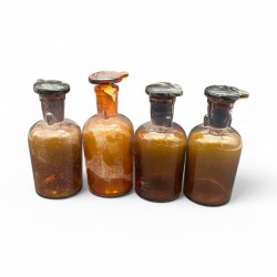 Lot de 4 flacons de pharmacie chimie apothicaire ancien verre brun epais