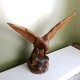 Imposante sculpture en bois Aigle en chasse