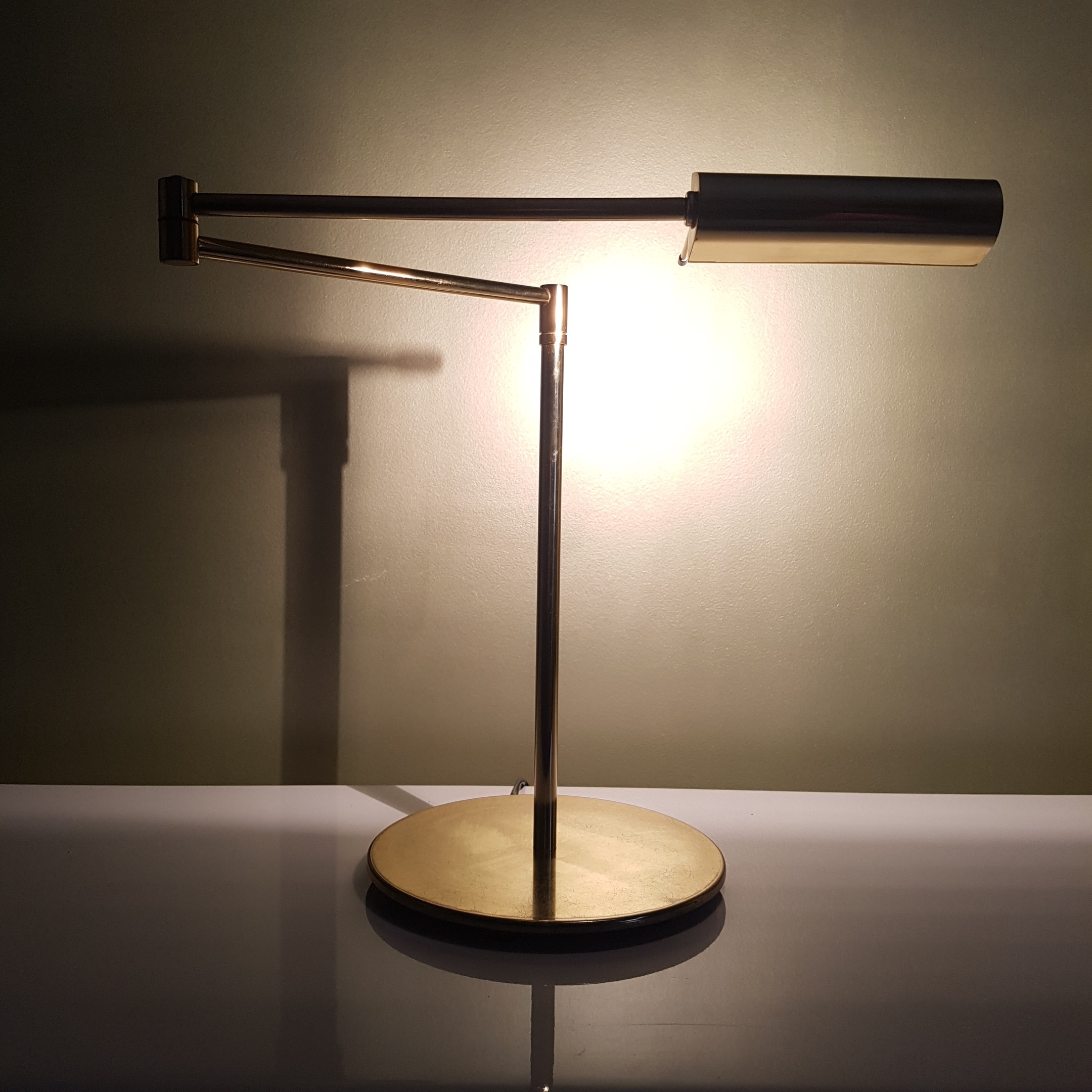 Lampe halogène articulée vintage bois et laiton – Luckyfind