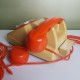 Rare téléphone Socotel S63 cadran rotatif bicolore beige et orange avec écouteur
