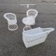 Salon blanc en rotin pour enfants avec 2 fauteuils banquette coffre et table