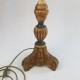 PIed de lampe style porte cierge en bois doré polychrome