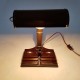 Lampe de bureau style banquier en bakelite marron Altas Appliance Brooklin