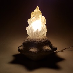 Lampe veilleuse flamme en pierre