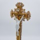 Crucifix en bois doré Biscuit stuc et métal doré 19e