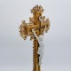 Crucifix en bois doré Biscuit stuc et métal doré 19e