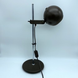 Lampe de bureau eye ball plastique marron et acier chromé