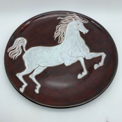 Grand plat décoratif Conrad Paris décor cheval cabré Saint Vicens Perpignan