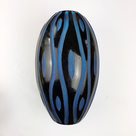Vase en verre bleu soufflé meulé modern Design Kare