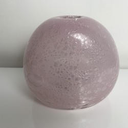 Vase boule verre soufflé rose bullé atelier Maur Vieil
