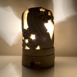 Lampe veilleuse  en pierre dans le style de Albert Tormos