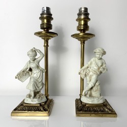 Paire lampes laiton doré et céramique personnage genre capodimonte