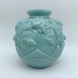 Vase boule Art Deco opaline milk glass vert décor floral