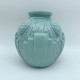 Vase boule Art Deco opaline milk glass vert décor pomme de pin