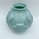 Vase boule Art Deco opaline milk glass vert décor pomme de pin