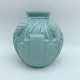 Vase boule Art Deco opaline milk glass vert décor pomme de pin