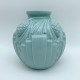 Vase boule Art Deco opaline milk glass vert décor pomme de pin