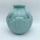 Vase boule Art Deco opaline milk glass vert décor pomme de pin